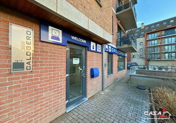 Surface commerciale à louer de +/- 80m² proche du centre de Tubize - Photo 2